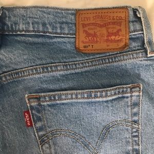 501 Original Levis boyfriend jeans in light wash